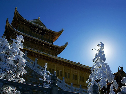 峨眉山迎來今秋第一場雪