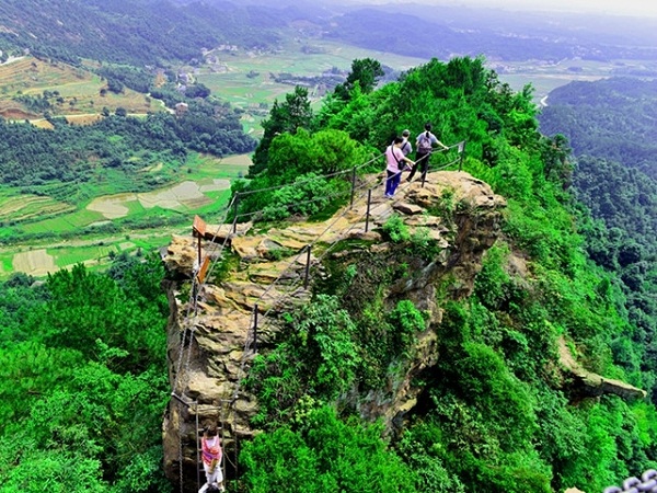 長沙到瀏陽石牛寨登山、石牛寨山谷野外自助燒烤、賞油菜花、