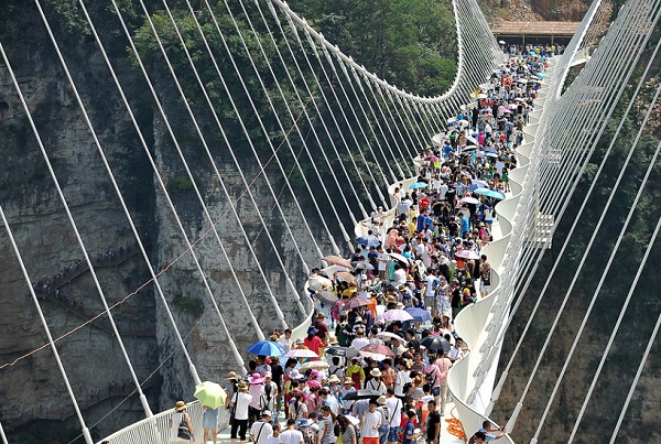 長沙到張家界大峽谷玻璃橋、慈利萬福溫泉兩日游超值旅游團