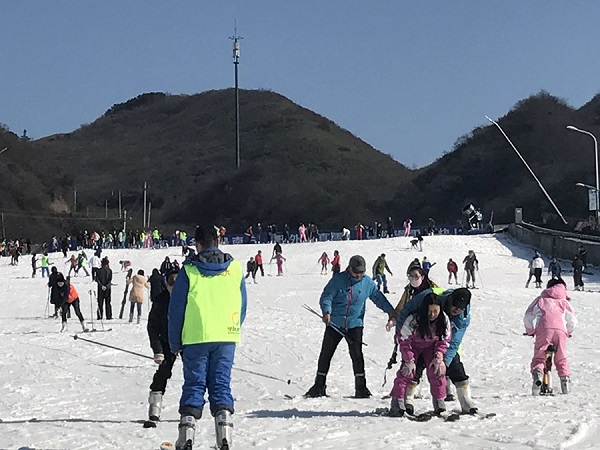 瀏陽大圍山野外滑雪場(chǎng)人氣火爆 狂野刺激！